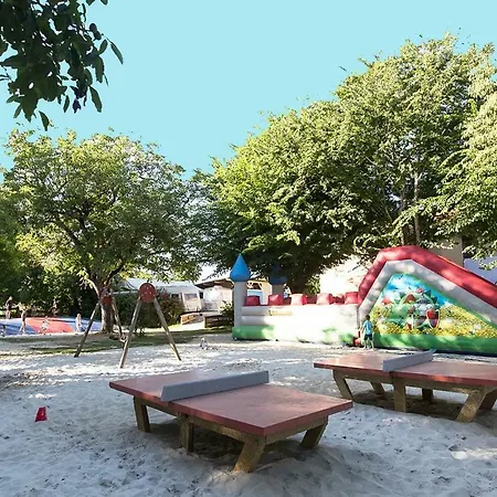 Camping Le Perpetuum * ドンム